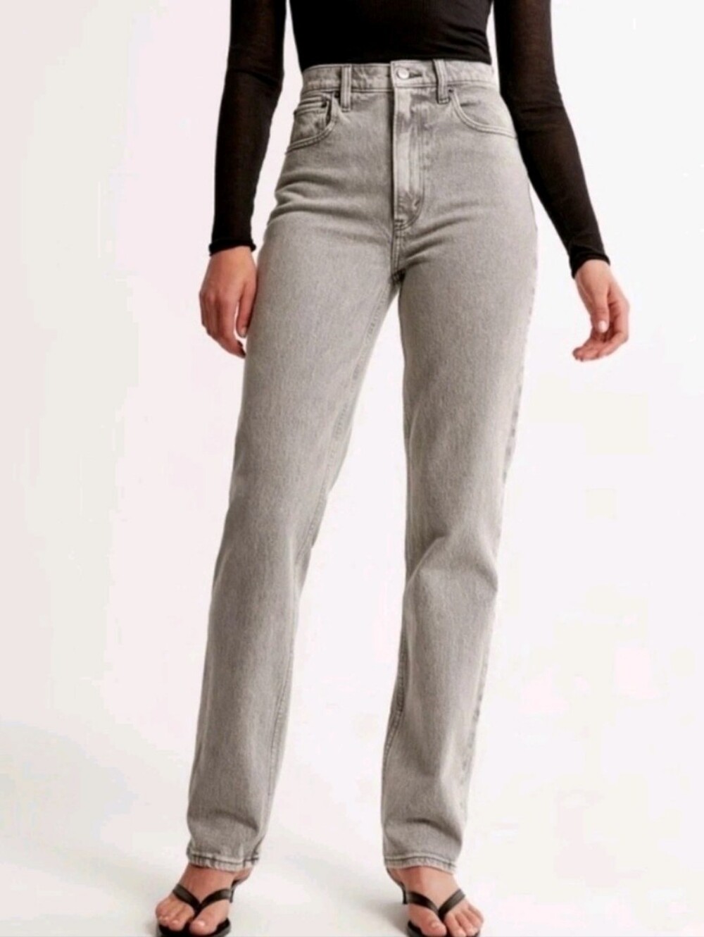 Abercrombie & Fitch Ultra High Rise 90s Straight Jean — Light Grey, Size 29